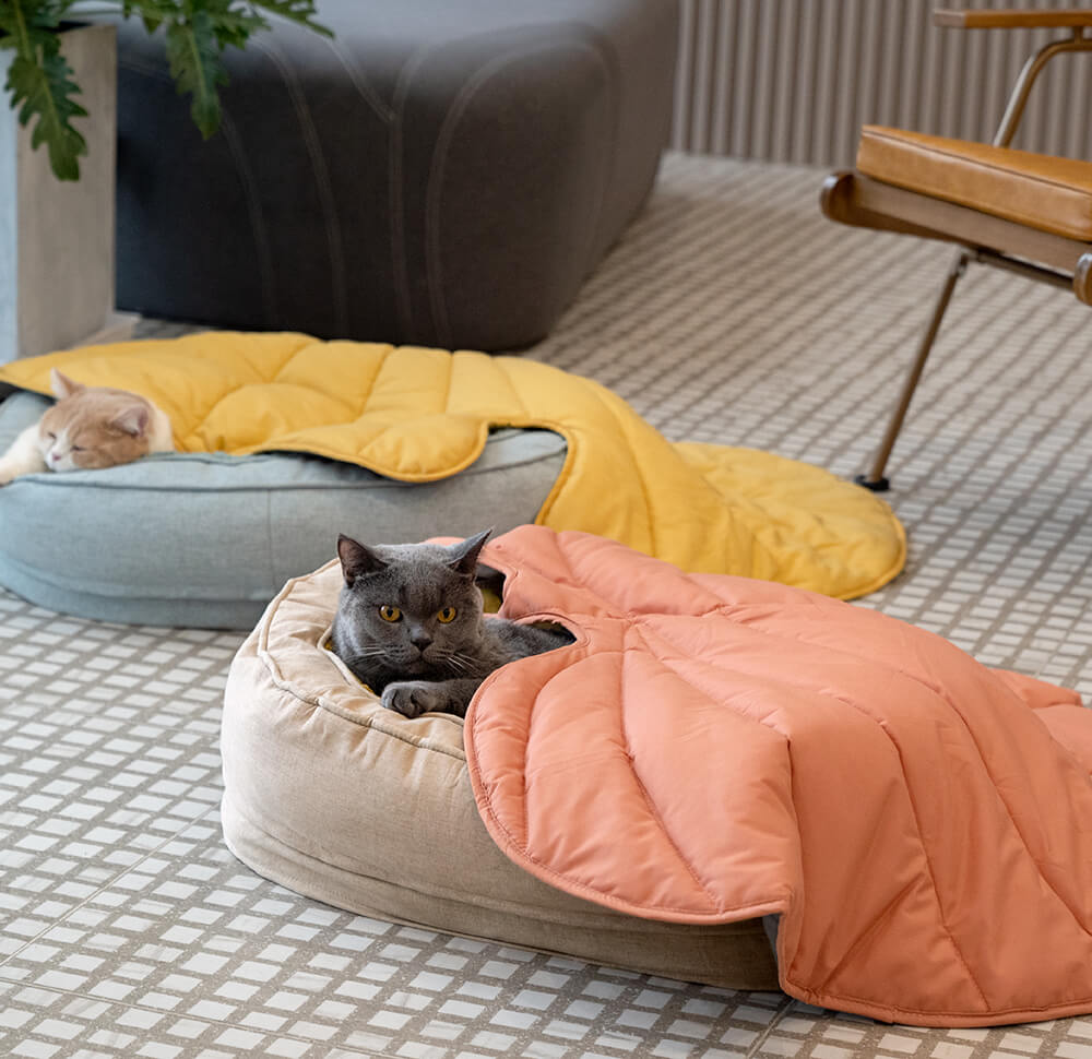 Hadley - Leaf-Shaped Dog Blanket in Cotton and Polyester