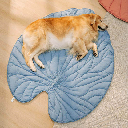 Hadley - Leaf-Shaped Dog Blanket in Cotton and Polyester