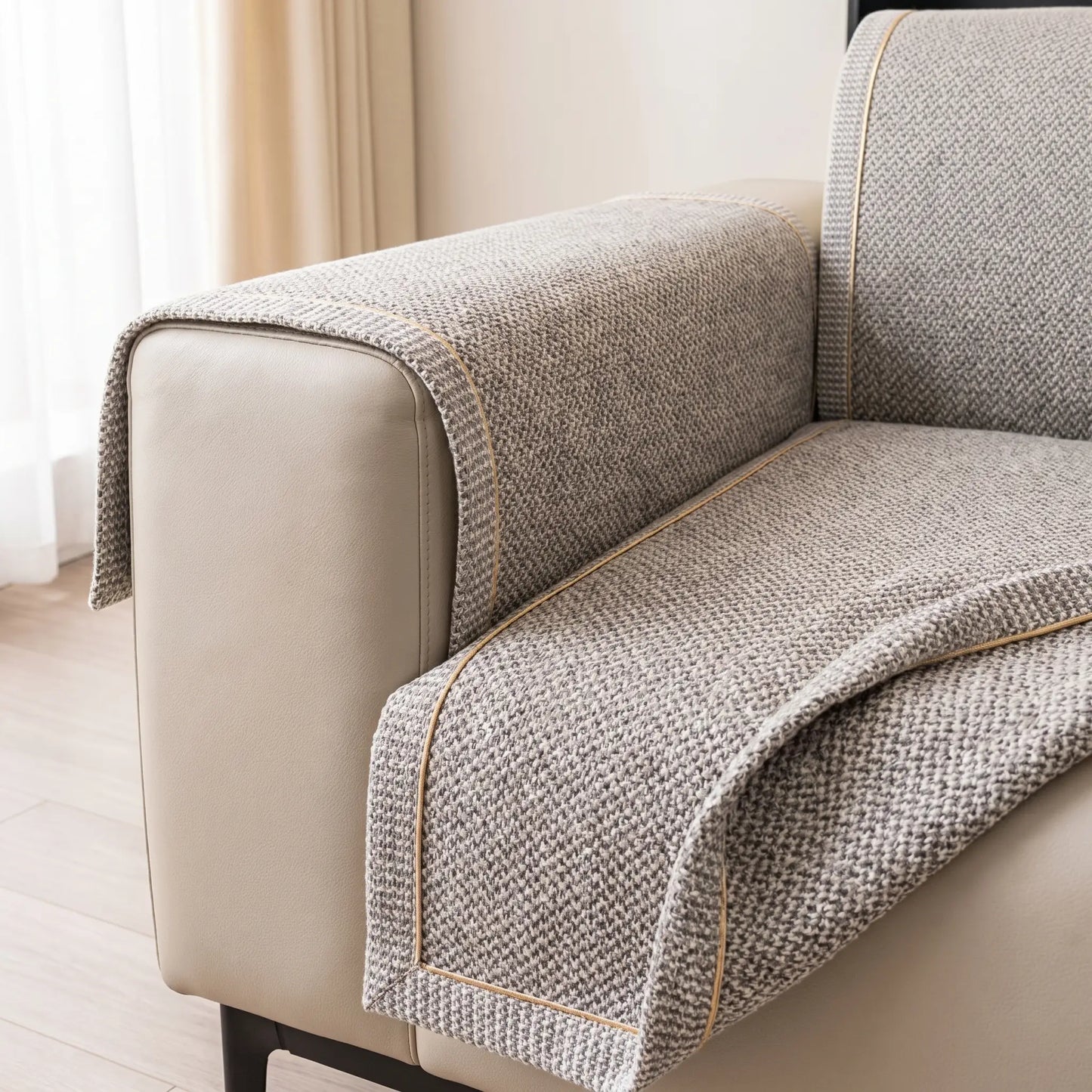 Alder couch cover detail