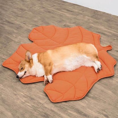 Hadley - Leaf-Shaped Dog Blanket in Cotton and Polyester